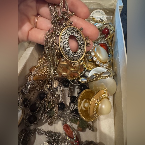 Huge Bundle Vintage Jewelry Mystery Grab Bag - Estate Jewelry Lot Surprise Box - Picture 14 of 14